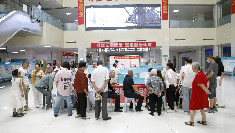 颍上县中医院开展2025年世界肺功能日义诊活动